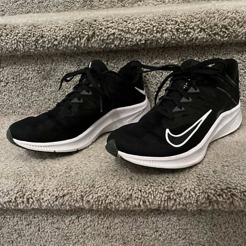 Nike Womens Quest Running Shoes